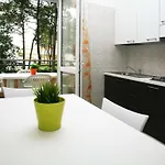Cozy Escape By The Sea In Apartment *