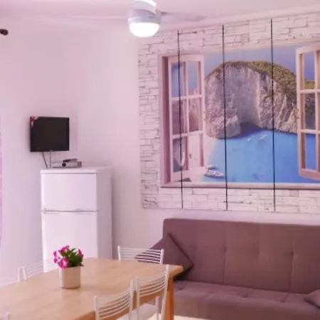 Cozy Escape In Close To The Sea Apartment