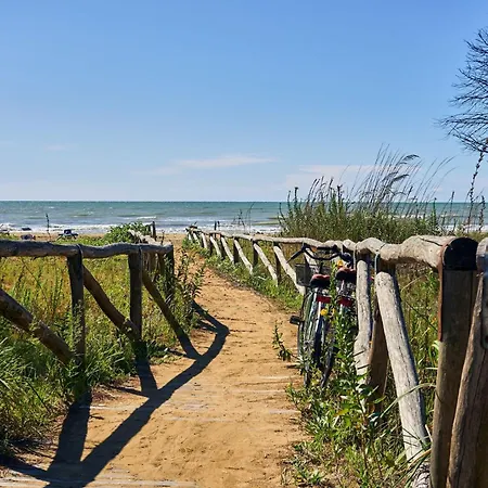 Cozy Escape By The Sea In *